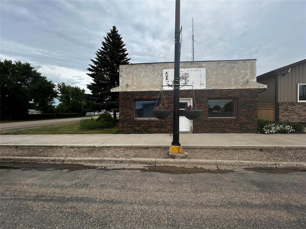 












31 Railway Avenue

,
Waskada,




Manitoba
R0M2E0

