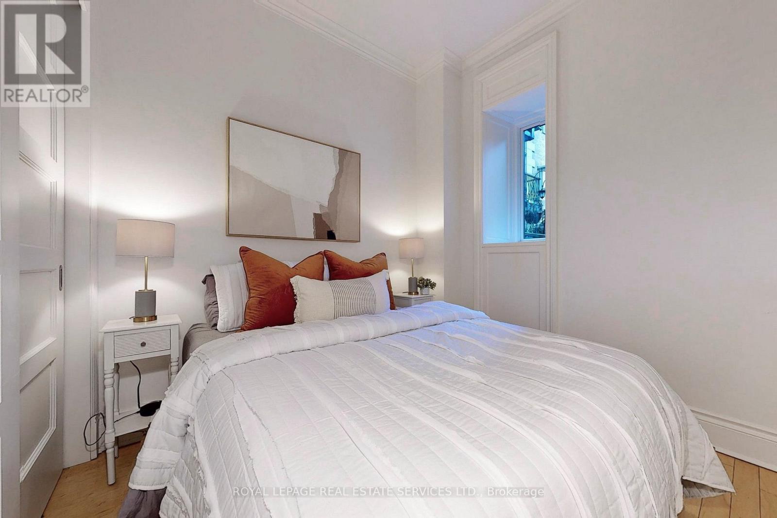 












316 - 22 LEADER LANE

,
Toronto,




Ontario
M5E0B2

