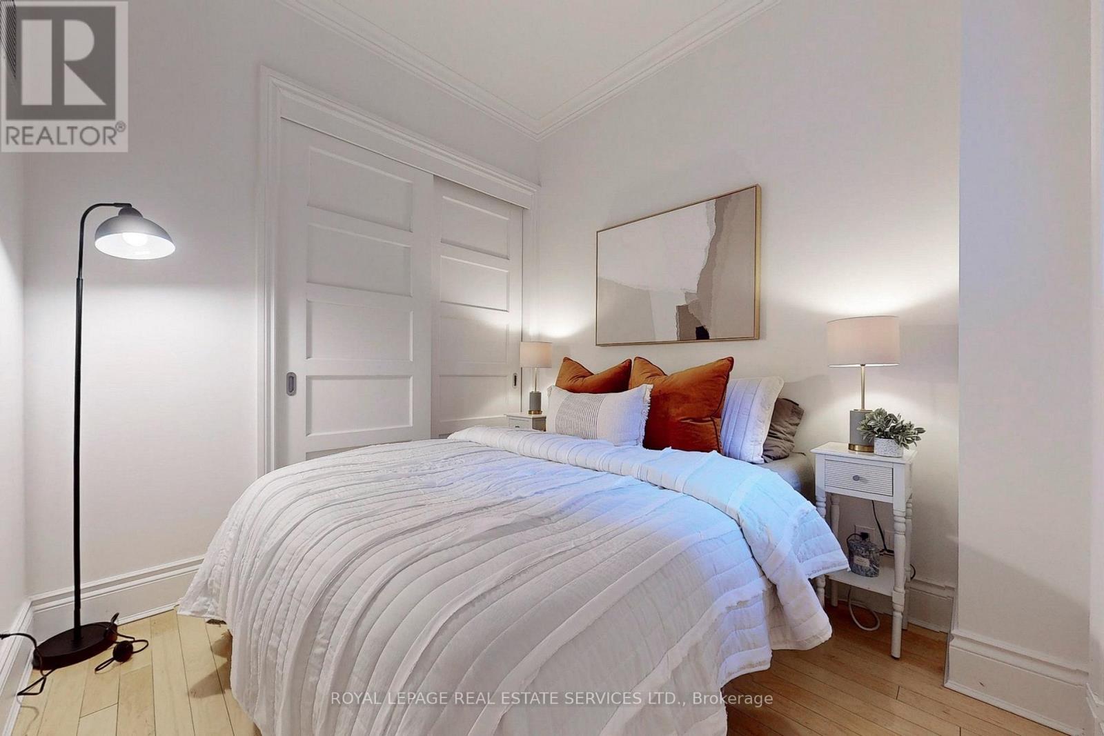 












316 - 22 LEADER LANE

,
Toronto,




Ontario
M5E0B2

