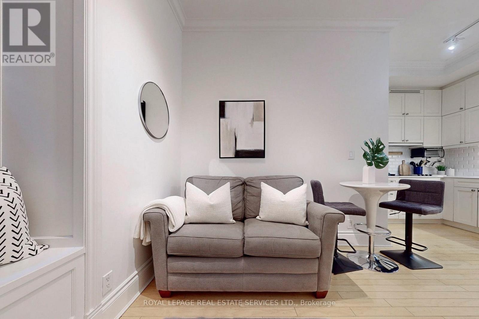 












316 - 22 LEADER LANE

,
Toronto,




Ontario
M5E0B2

