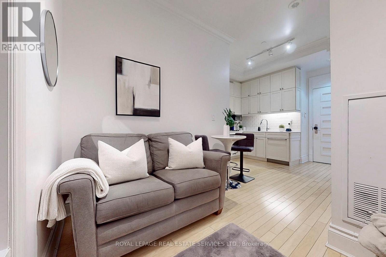 












316 - 22 LEADER LANE

,
Toronto,




Ontario
M5E0B2

