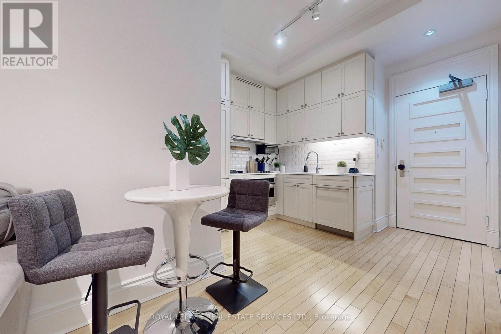 












316 - 22 LEADER LANE

,
Toronto,




Ontario
M5E0B2

