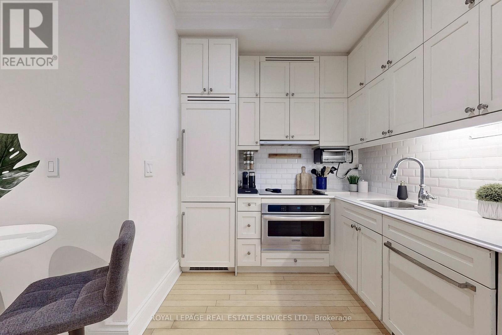 












316 - 22 LEADER LANE

,
Toronto,




Ontario
M5E0B2

