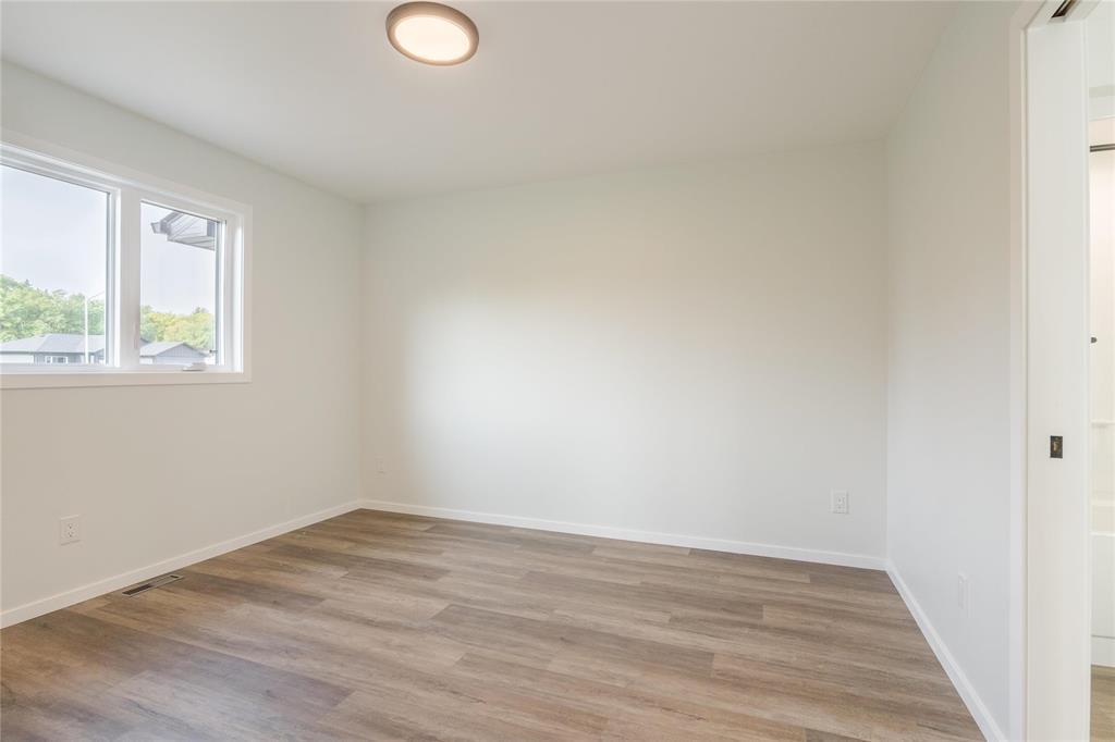 












466 St Alphonse Avenue

,
Ste Anne,




Manitoba
R5H1B6

