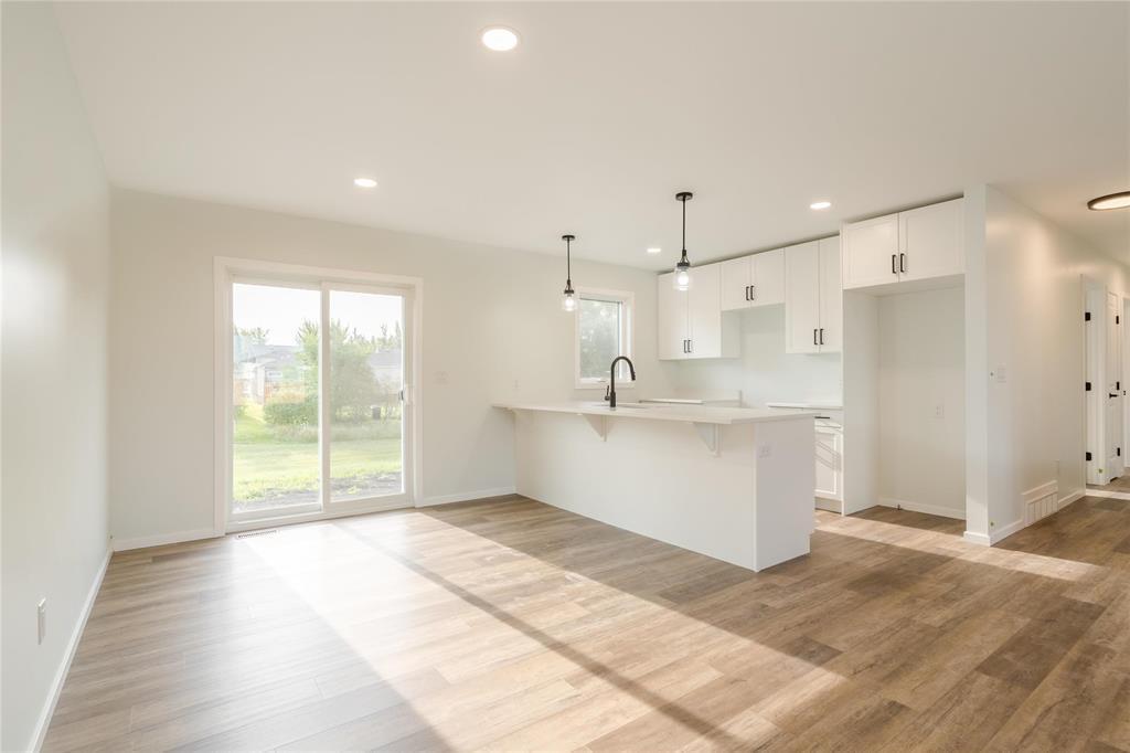 












466 St Alphonse Avenue

,
Ste Anne,




Manitoba
R5H1B6


