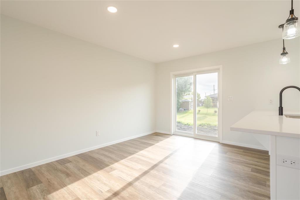 












466 St Alphonse Avenue

,
Ste Anne,




Manitoba
R5H1B6

