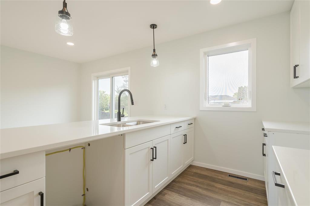 












466 St Alphonse Avenue

,
Ste Anne,




Manitoba
R5H1B6

