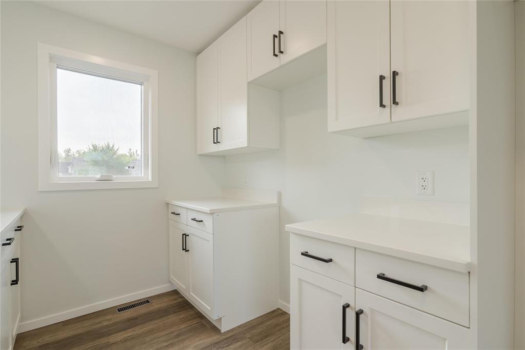 












466 St Alphonse Avenue

,
Ste Anne,




Manitoba
R5H1B6

