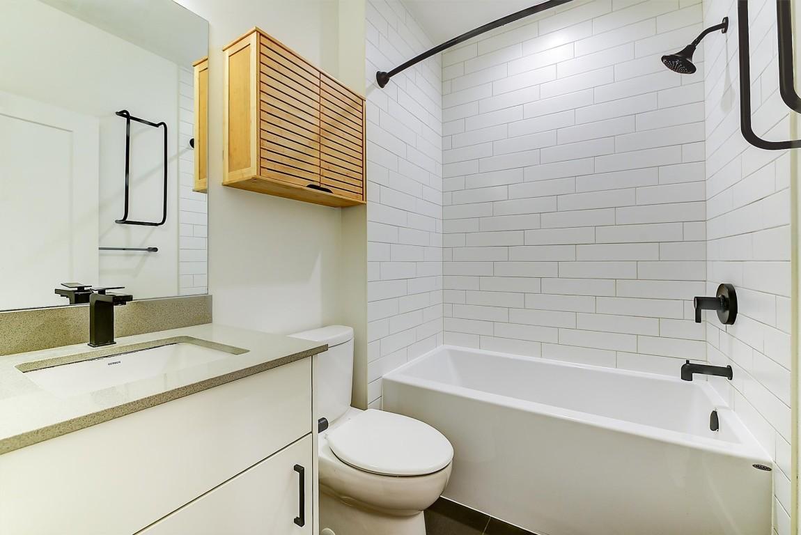 









660


Cawston

Avenue, 106,
Kelowna,




BC
V1Y 2L1

