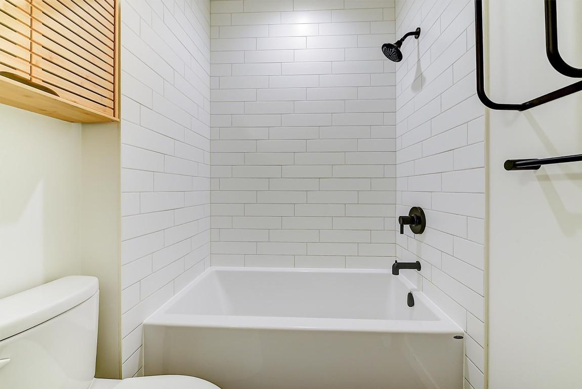 









660


Cawston

Avenue, 106,
Kelowna,




BC
V1Y 2L1

