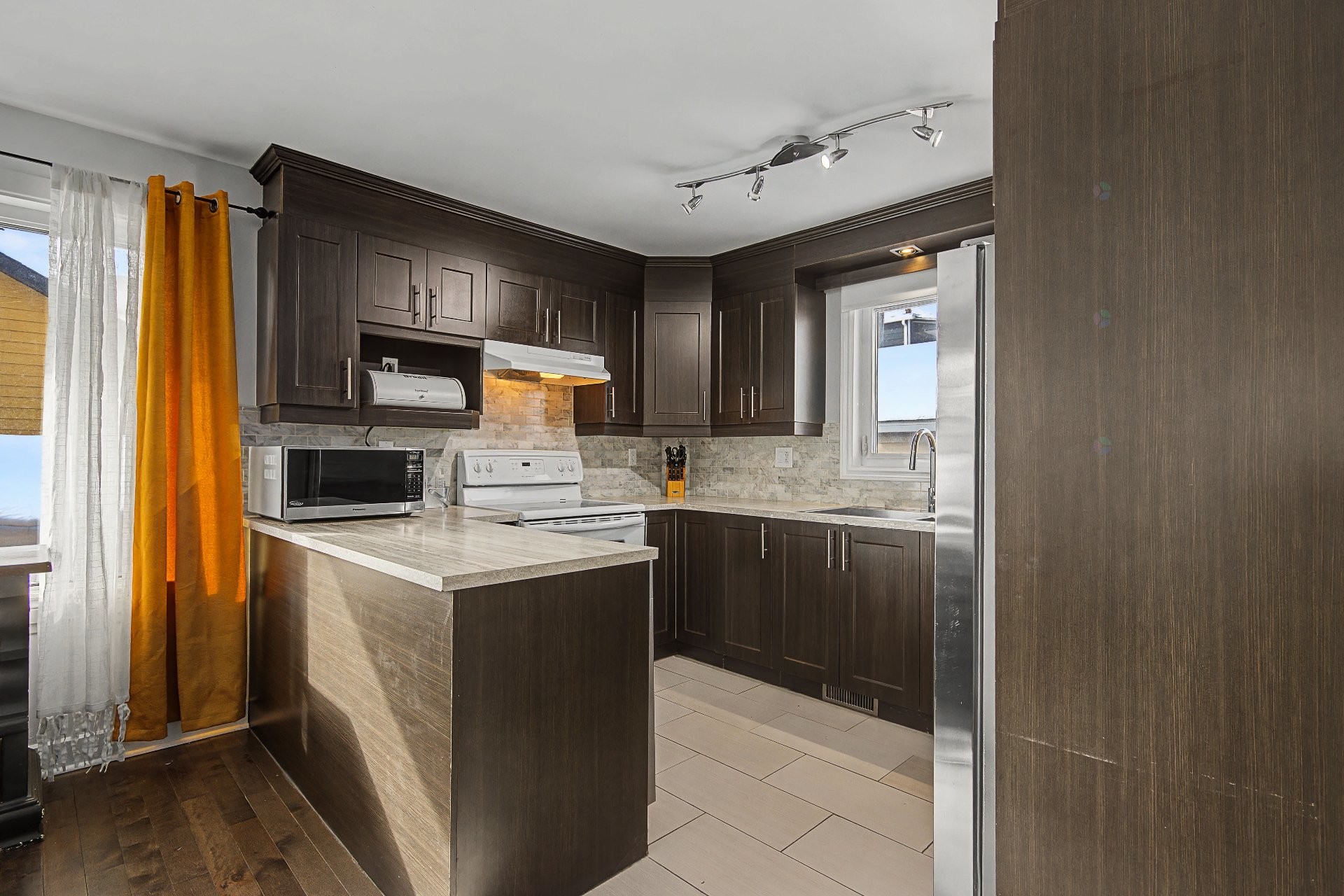 









430


Boul. du Séminaire N.

,
Saint-Jean-sur-Richelieu,




QC
J3B5L3

