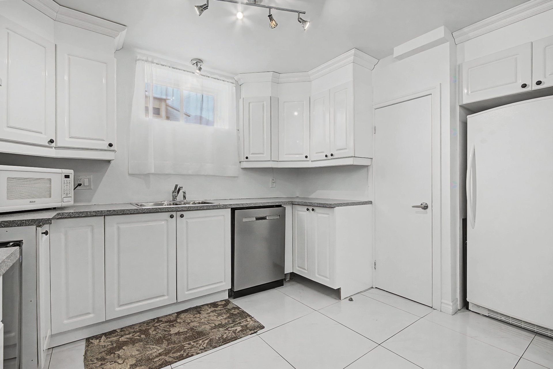 









430


Boul. du Séminaire N.

,
Saint-Jean-sur-Richelieu,




QC
J3B5L3

