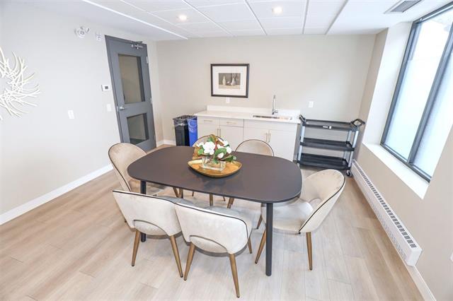 









635


Ballantrae

DR, 208,
Winnipeg,




MB
R3T 6K4


