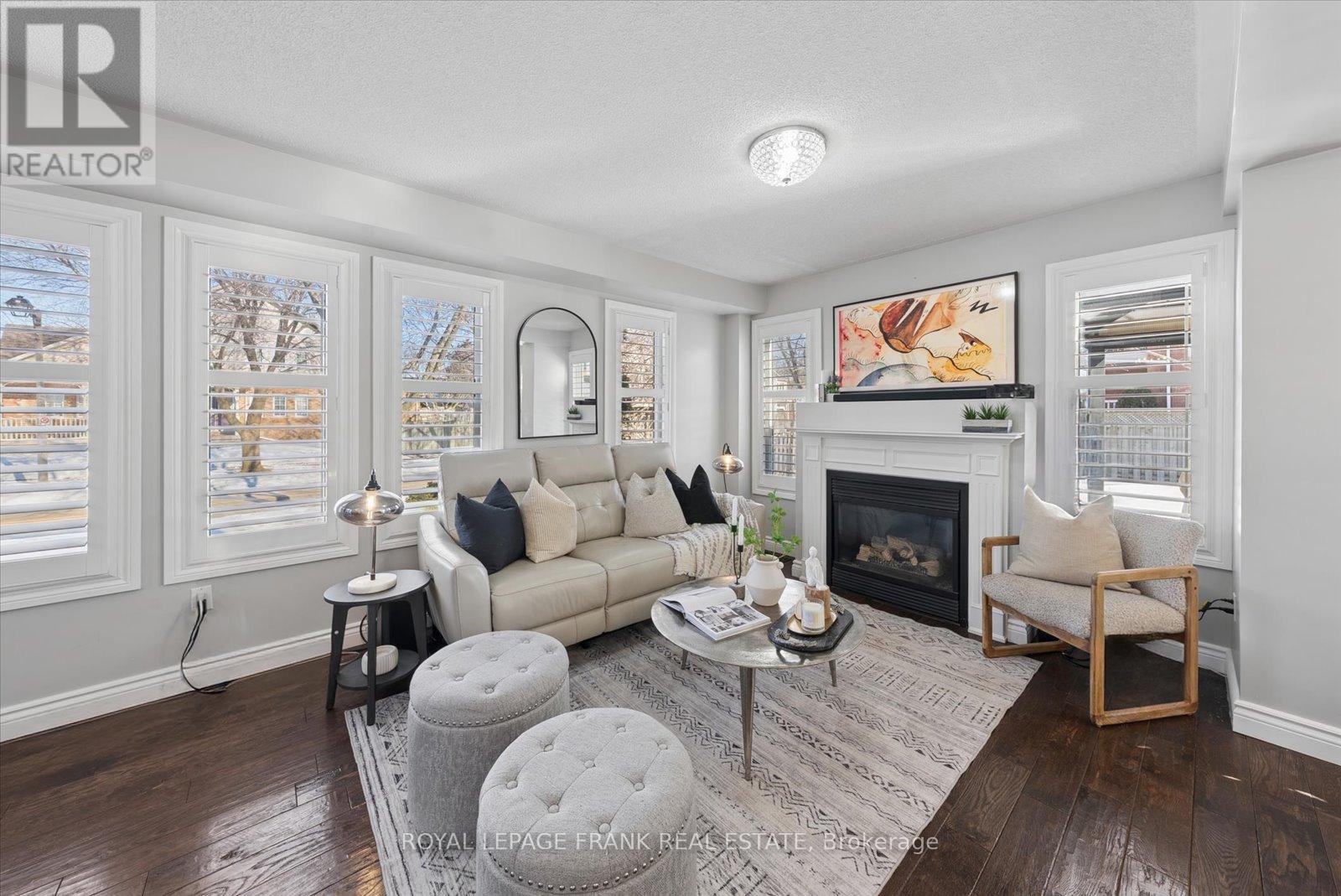 












19 PORTAGE TRAIL

,
Whitby (Port Whitby),




Ontario
L1N9R3

