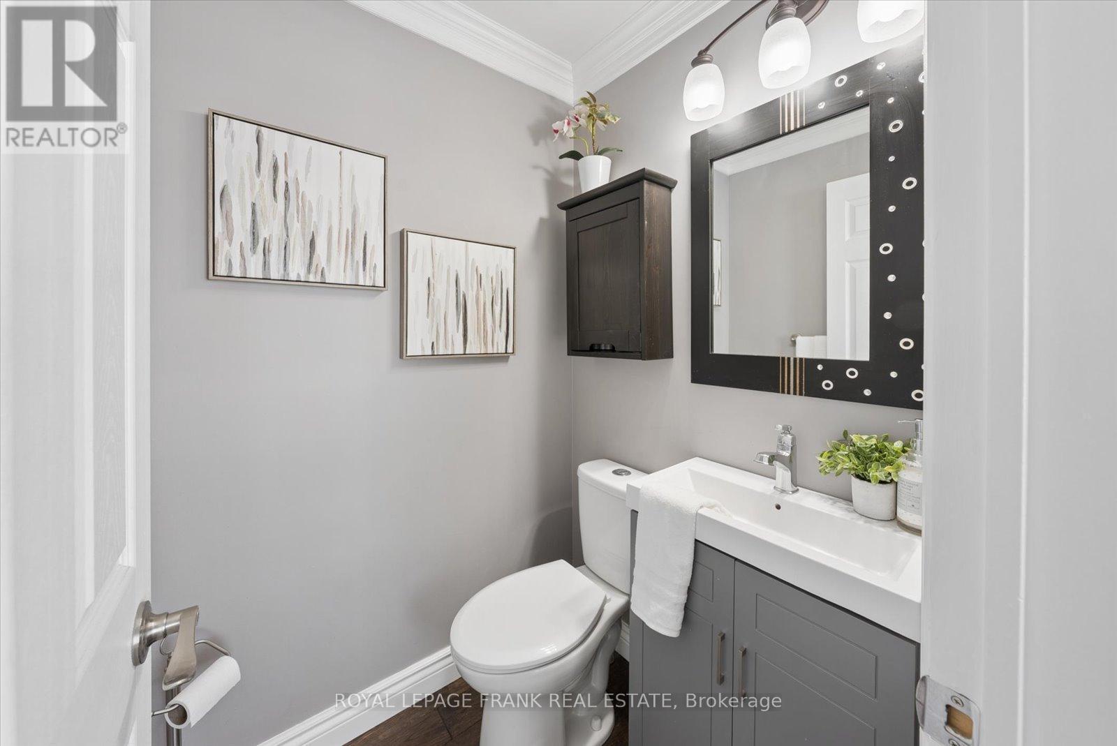 












19 PORTAGE TRAIL

,
Whitby (Port Whitby),




Ontario
L1N9R3

