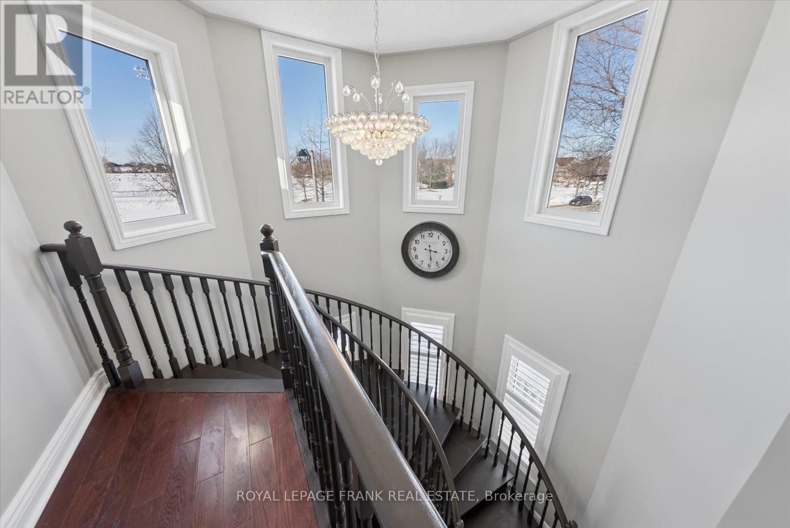 












19 PORTAGE TRAIL

,
Whitby (Port Whitby),




Ontario
L1N9R3

