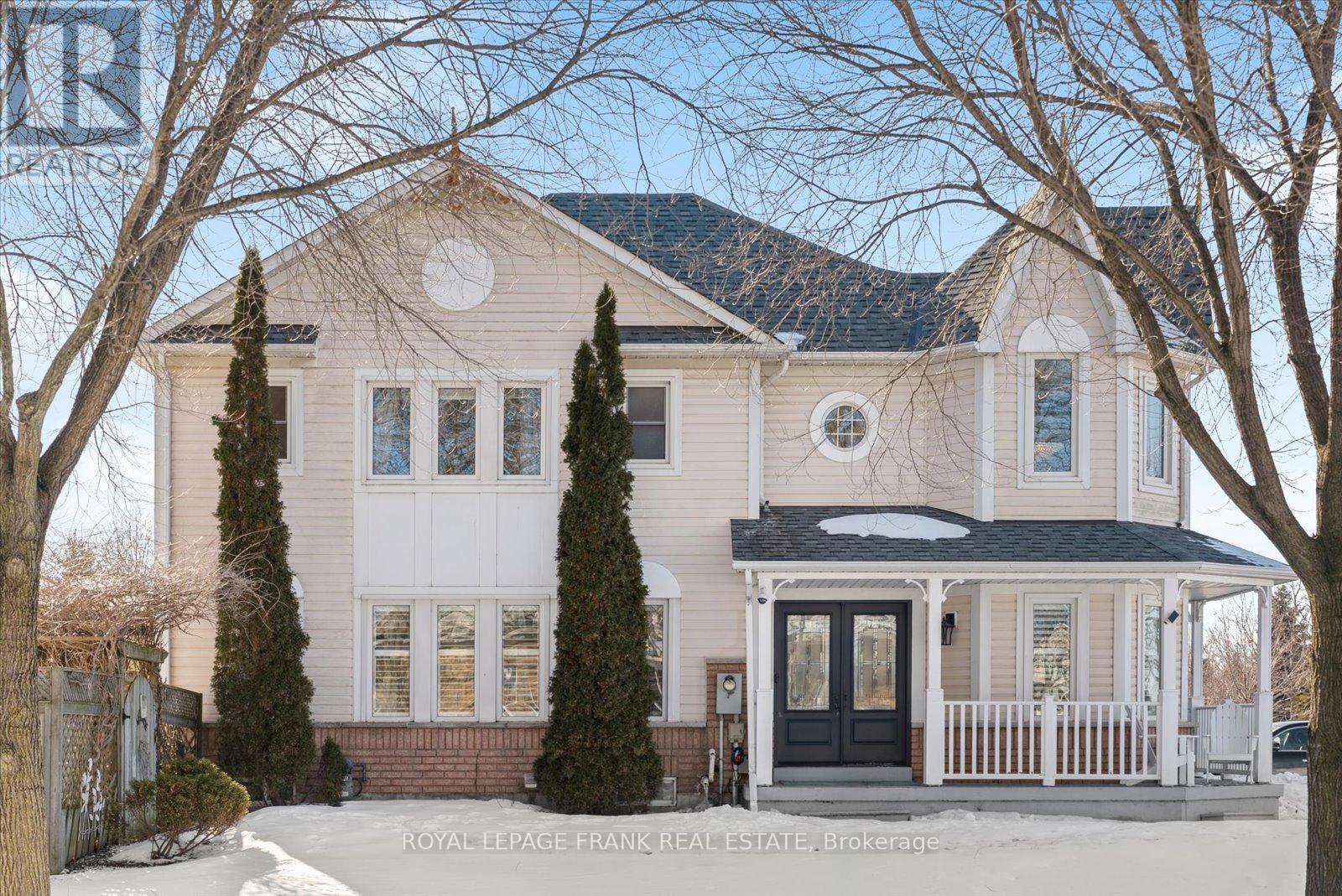 












19 PORTAGE TRAIL

,
Whitby (Port Whitby),




Ontario
L1N9R3

