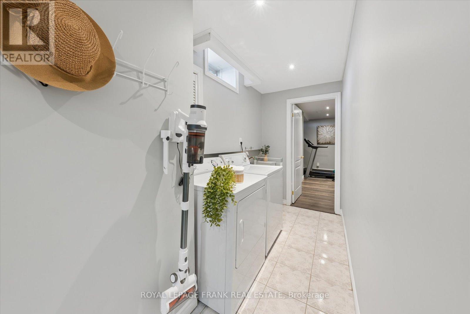 












19 PORTAGE TRAIL

,
Whitby (Port Whitby),




Ontario
L1N9R3

