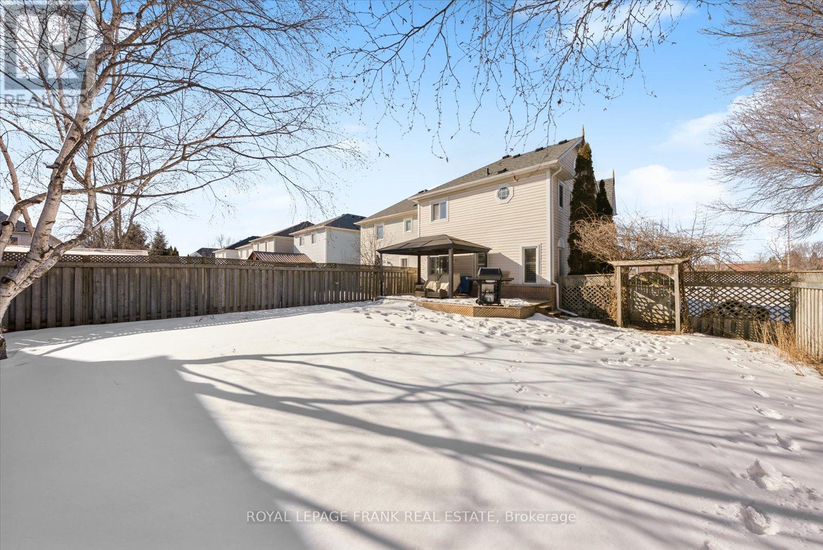 












19 PORTAGE TRAIL

,
Whitby (Port Whitby),




Ontario
L1N9R3

