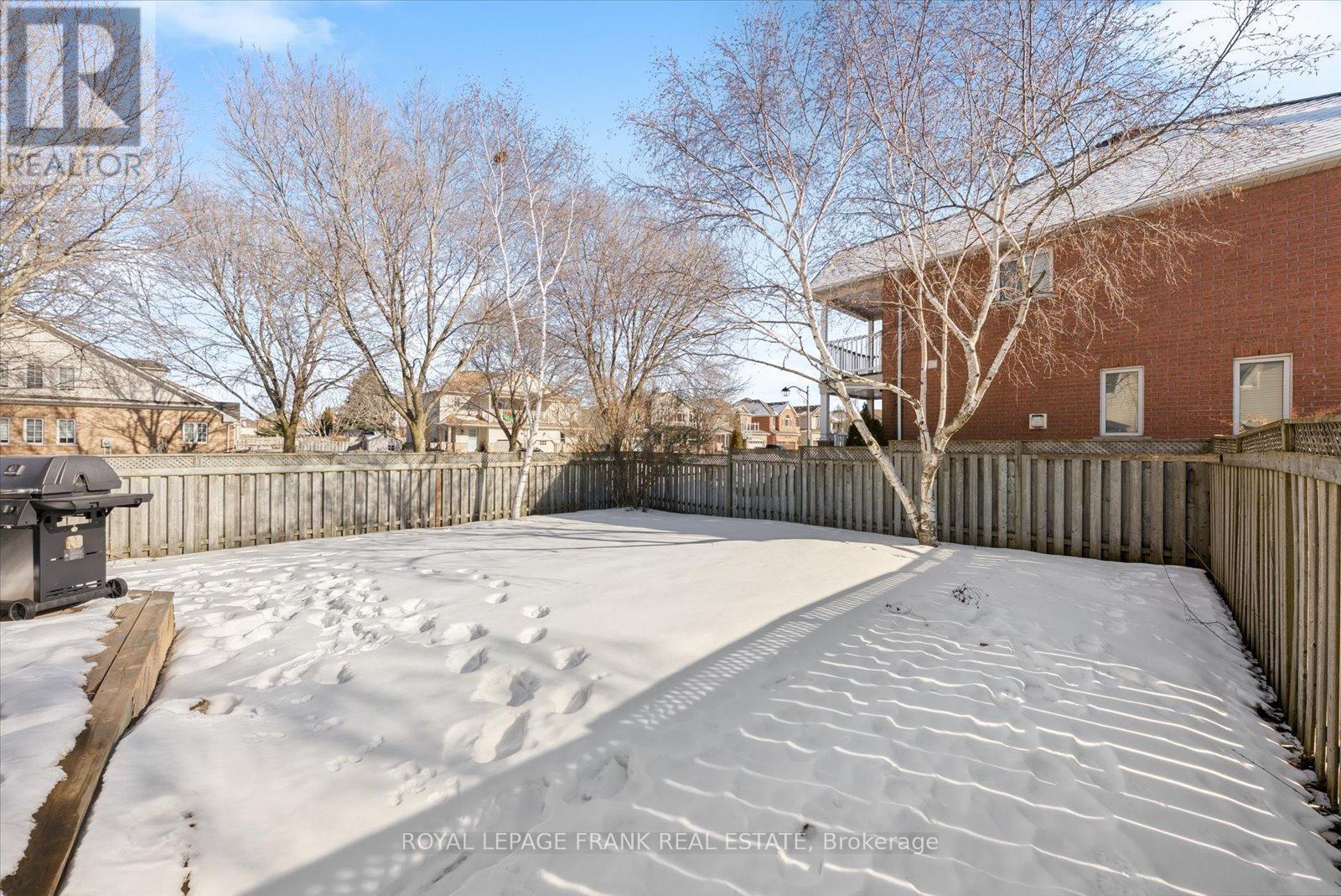 












19 PORTAGE TRAIL

,
Whitby (Port Whitby),




Ontario
L1N9R3

