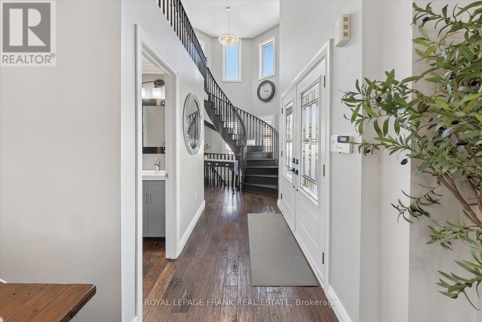 












19 PORTAGE TRAIL

,
Whitby (Port Whitby),




Ontario
L1N9R3

