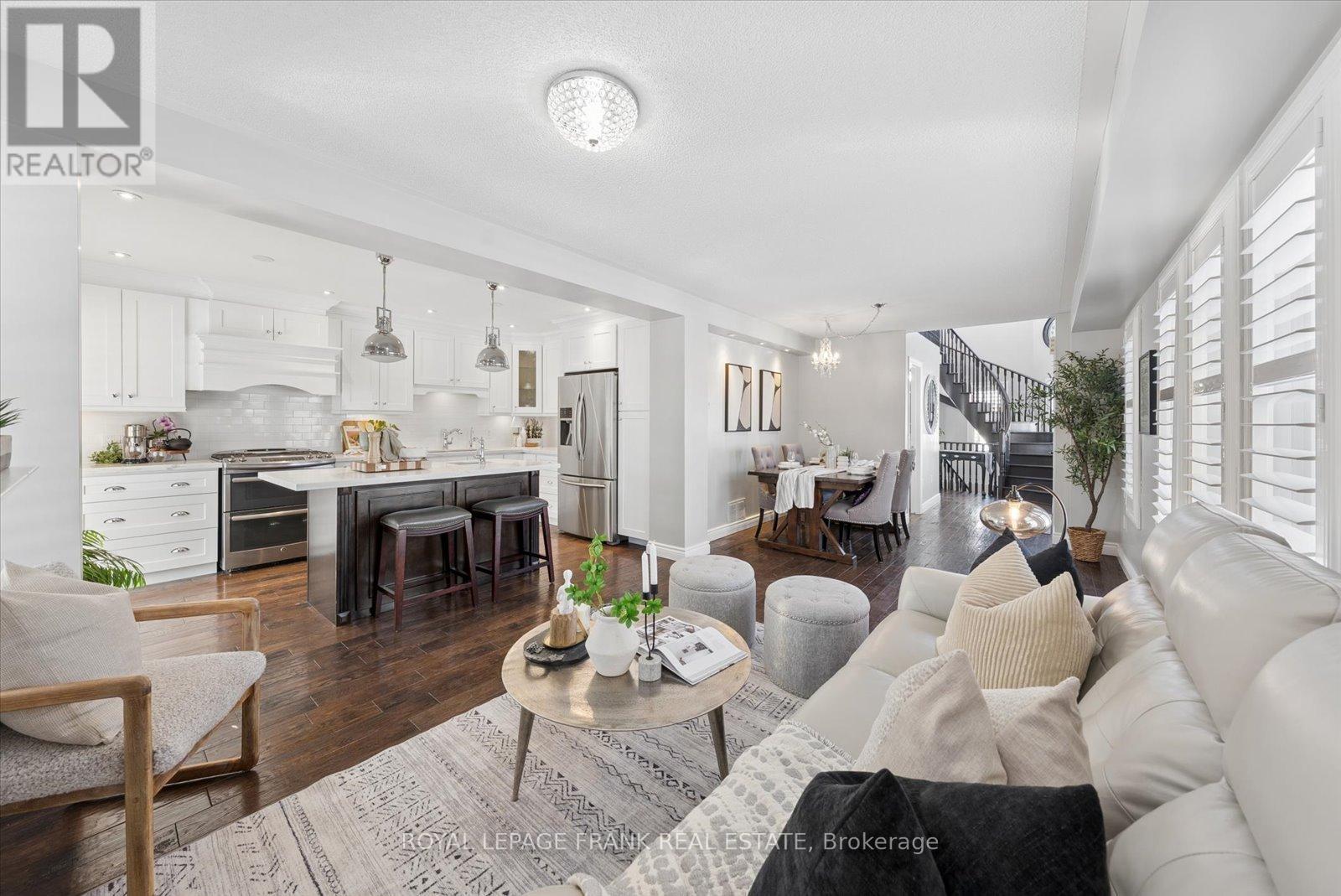 












19 PORTAGE TRAIL

,
Whitby (Port Whitby),




Ontario
L1N9R3

