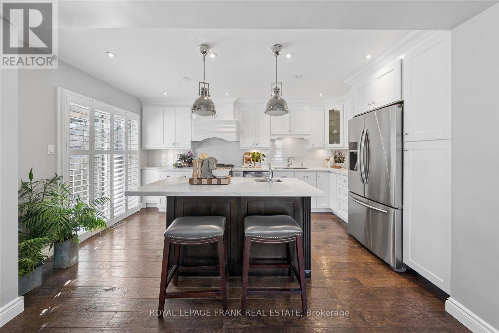 












19 PORTAGE TRAIL

,
Whitby (Port Whitby),




Ontario
L1N9R3

