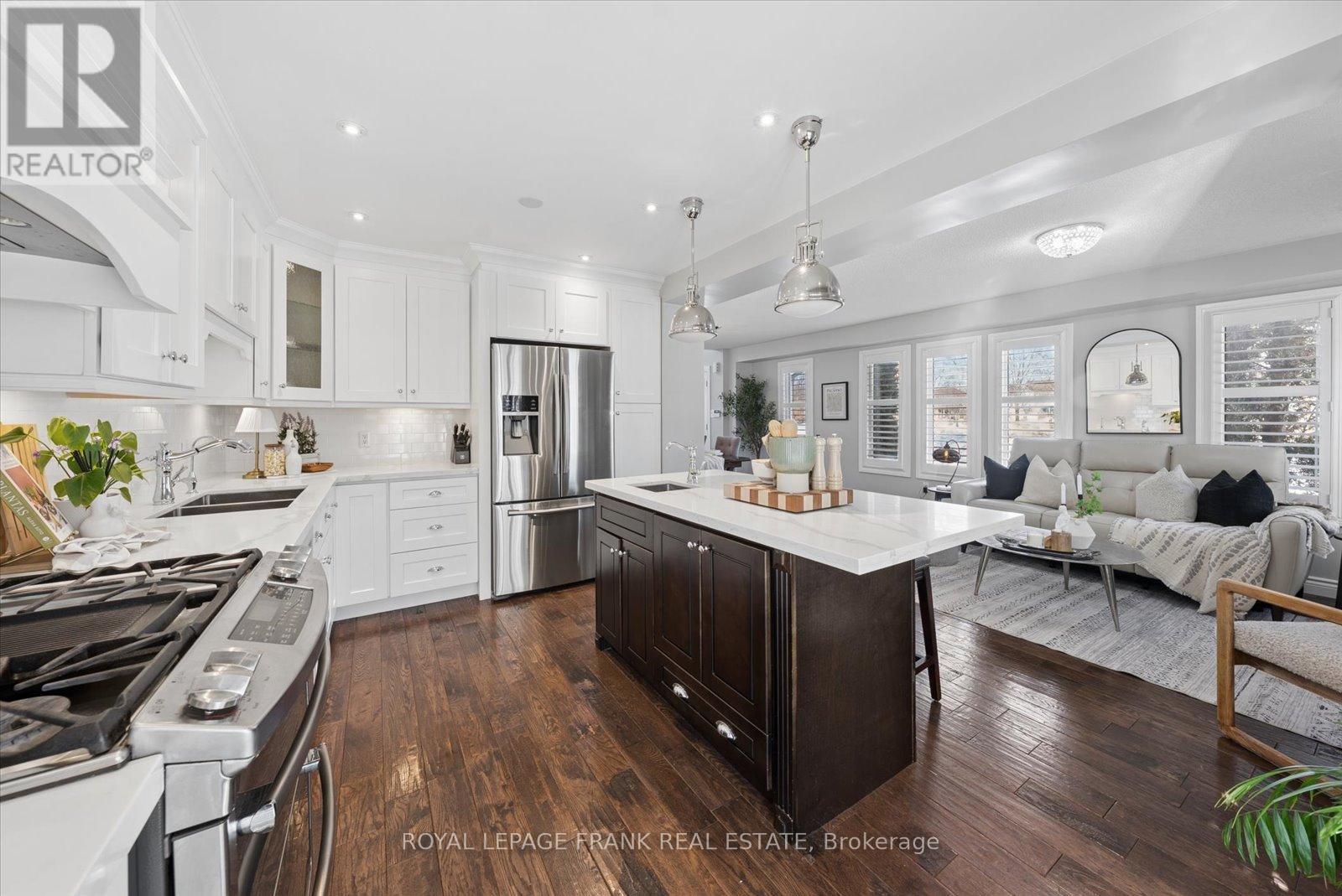 












19 PORTAGE TRAIL

,
Whitby (Port Whitby),




Ontario
L1N9R3

