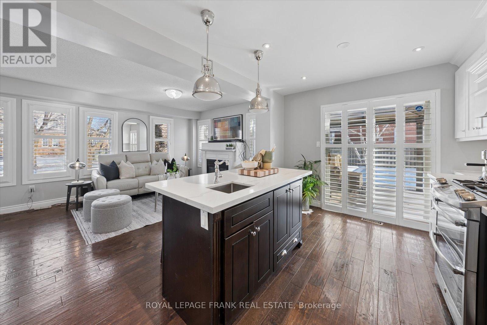 












19 PORTAGE TRAIL

,
Whitby (Port Whitby),




Ontario
L1N9R3

