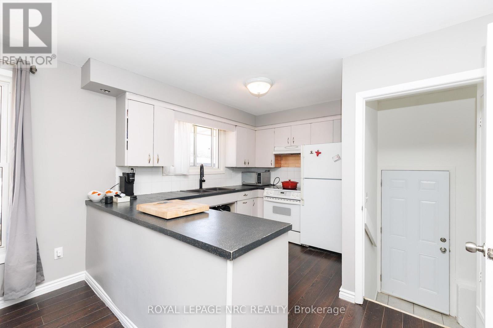 












51 HENRY STREET

,
Niagara-on-the-Lake (Virgil),




Ontario
L0S1T0

