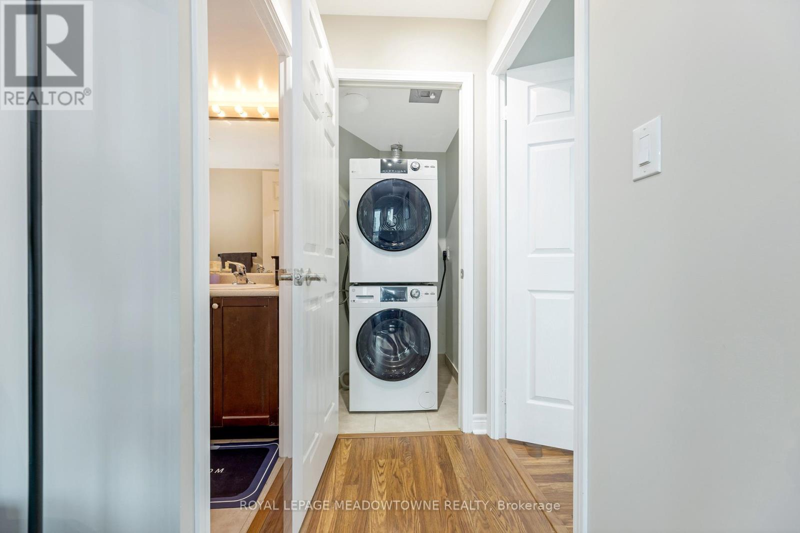 












3303 - 208 ENFIELD PLACE

,
Mississauga,




Ontario
L5B0G8

