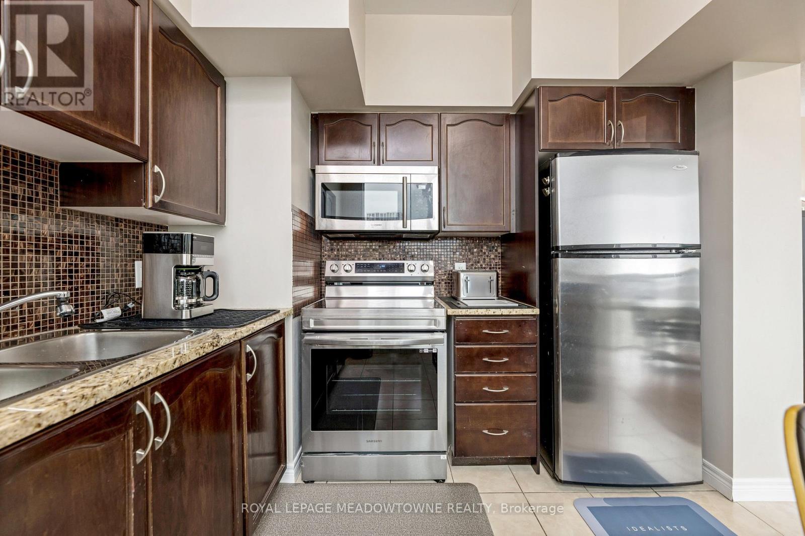 












3303 - 208 ENFIELD PLACE

,
Mississauga,




Ontario
L5B0G8

