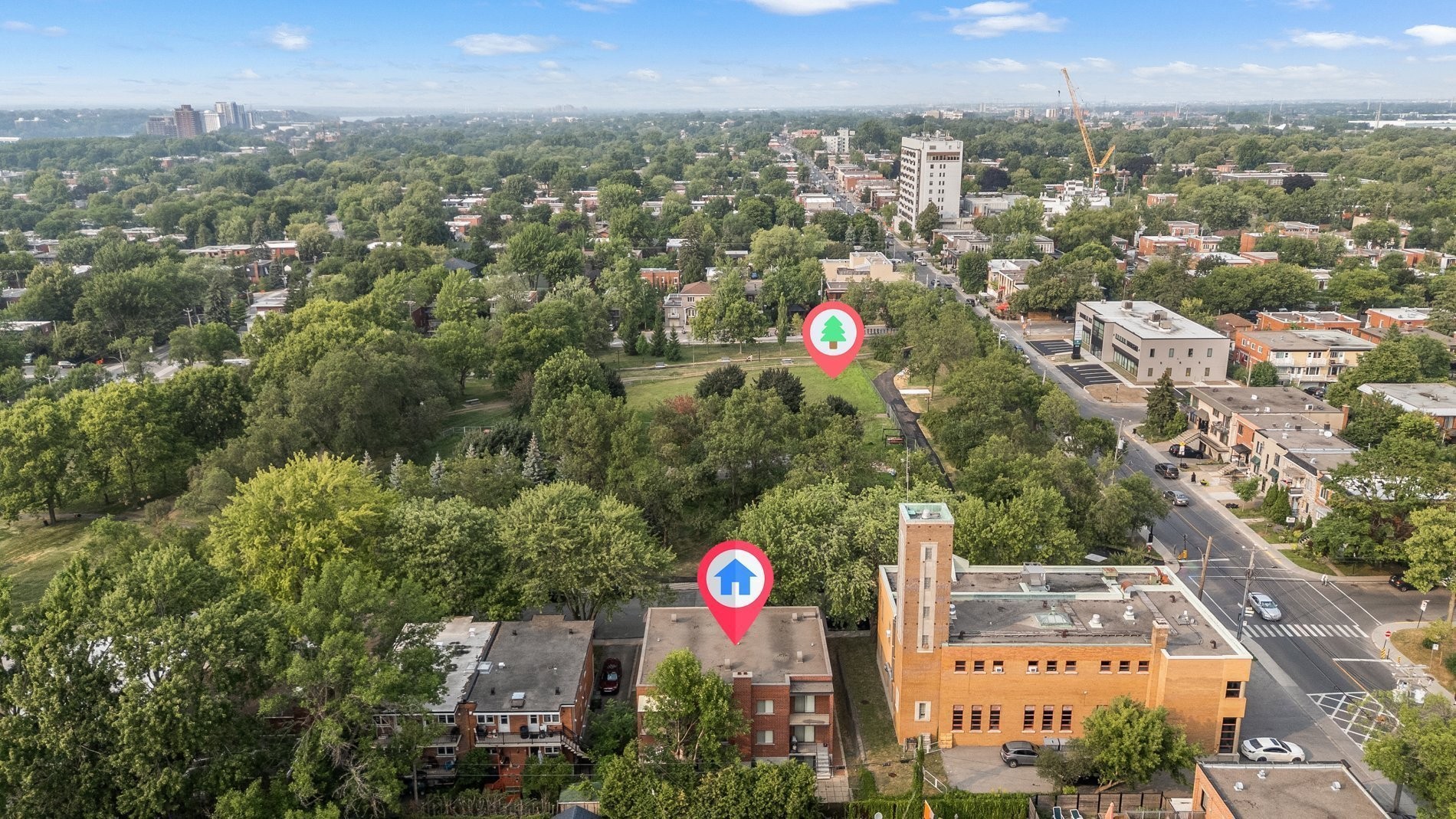 









10350


Av. Charton

,
Montréal (Ahuntsic-Cartierville),




QC
H2B2E1

