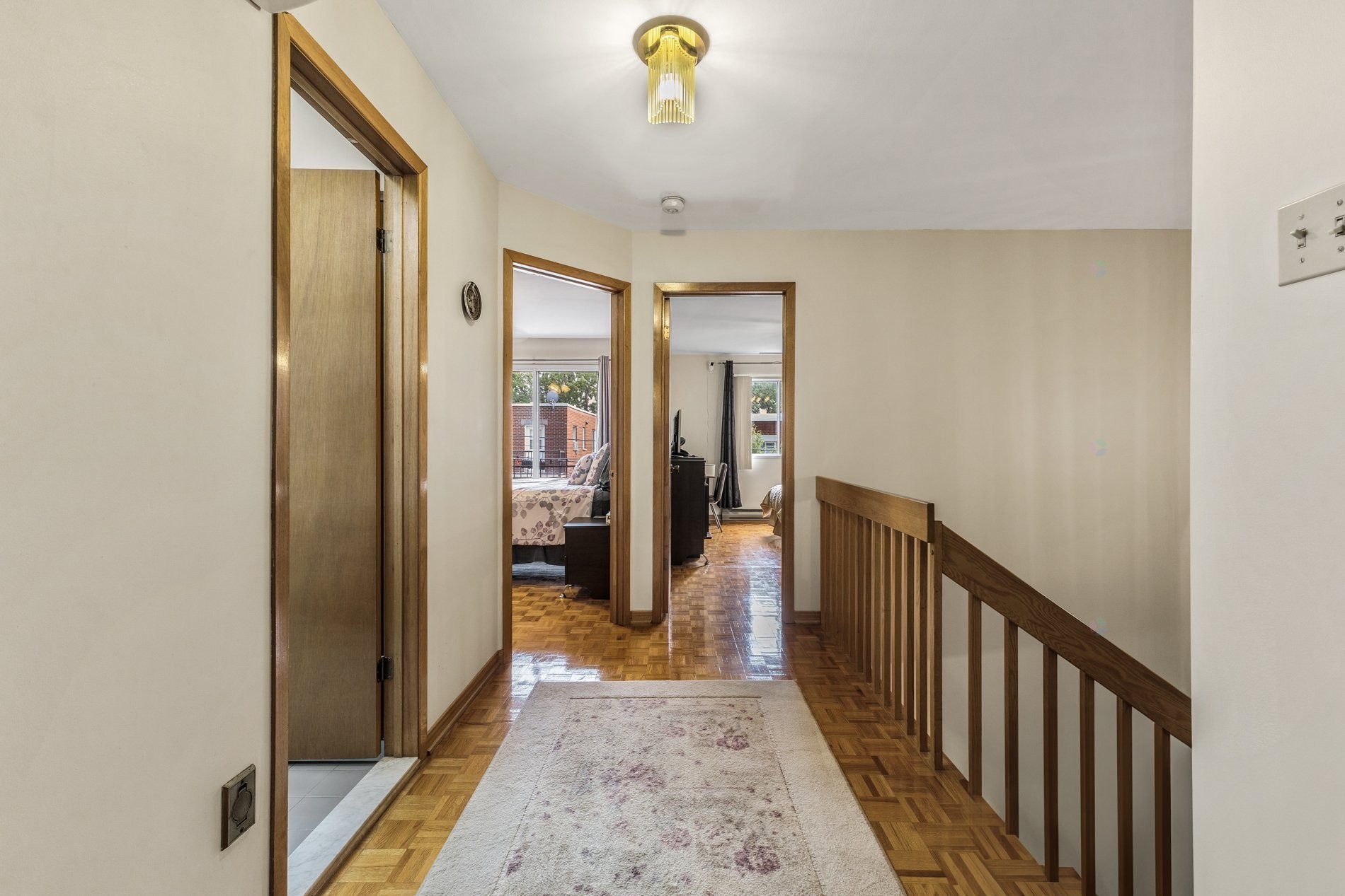 









10350


Av. Charton

,
Montréal (Ahuntsic-Cartierville),




QC
H2B2E1

