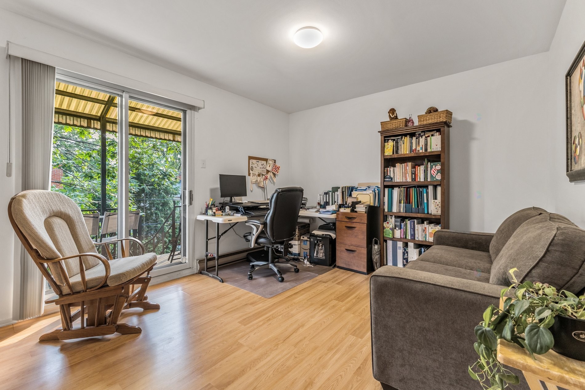 









10350


Av. Charton

,
Montréal (Ahuntsic-Cartierville),




QC
H2B2E1

