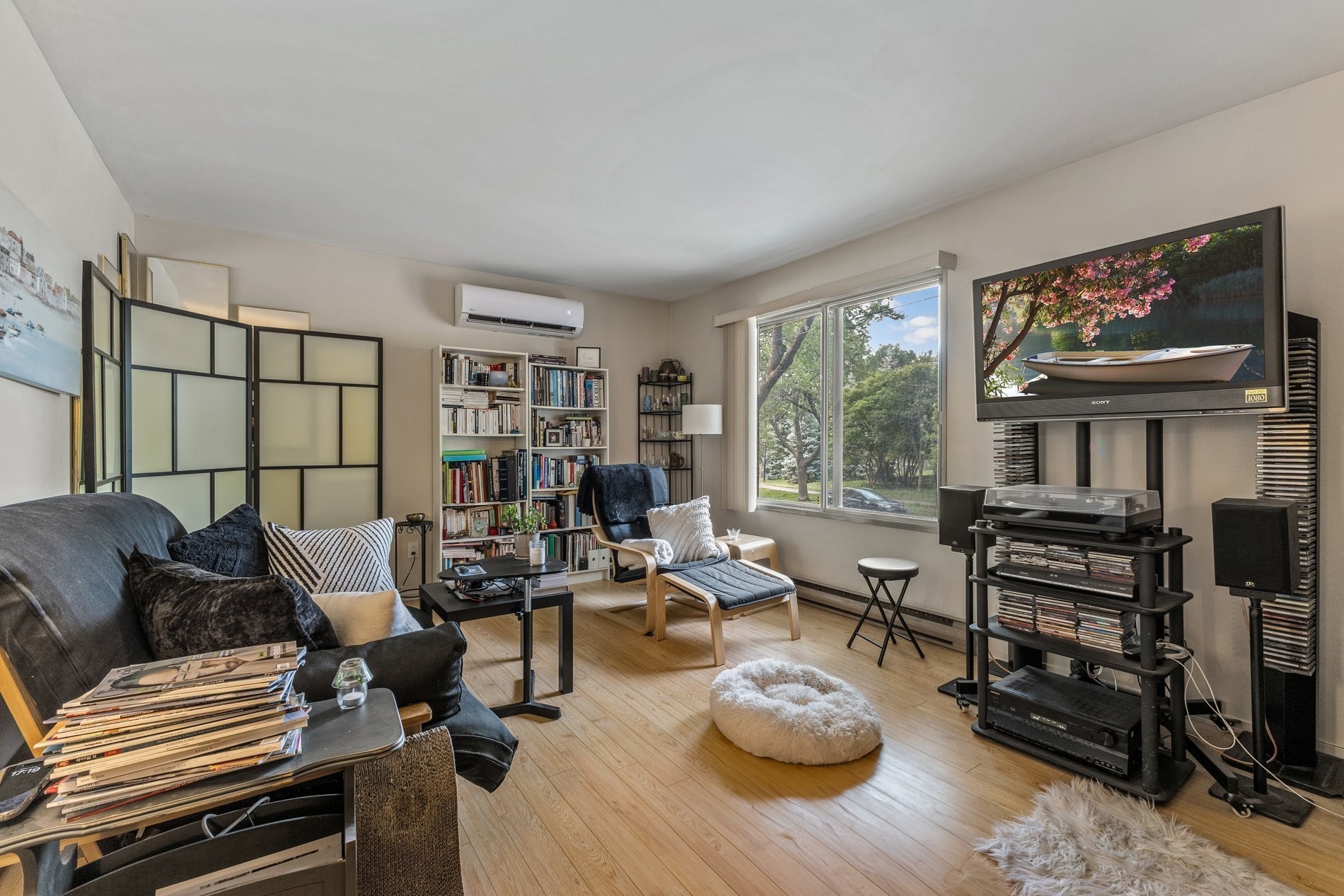 









10350


Av. Charton

,
Montréal (Ahuntsic-Cartierville),




QC
H2B2E1

