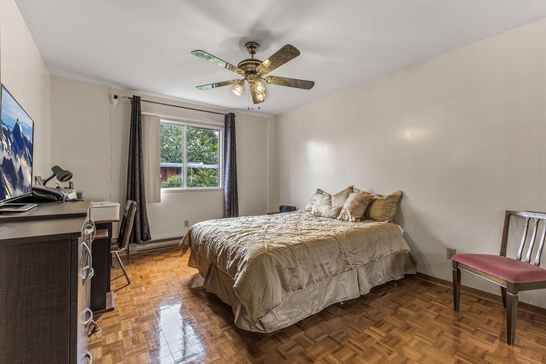 









10350


Av. Charton

,
Montréal (Ahuntsic-Cartierville),




QC
H2B2E1

