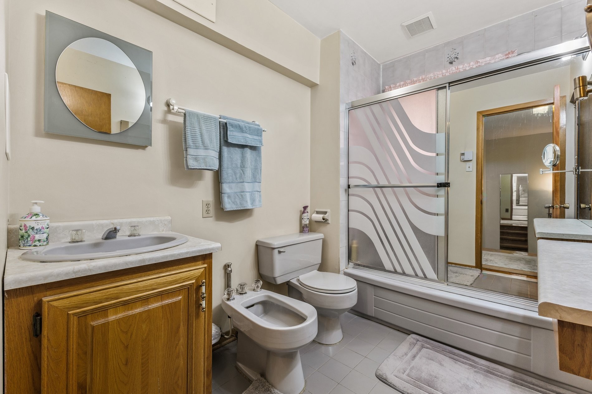 









10350


Av. Charton

,
Montréal (Ahuntsic-Cartierville),




QC
H2B2E1

