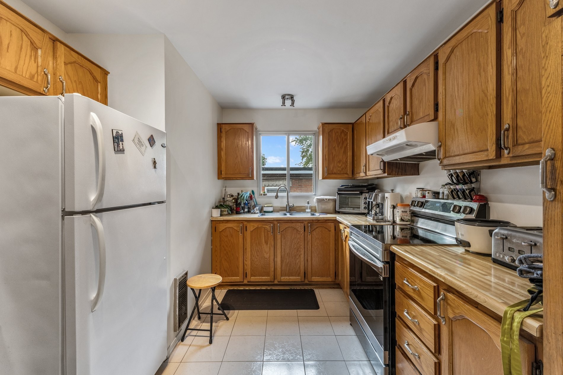 









10350


Av. Charton

,
Montréal (Ahuntsic-Cartierville),




QC
H2B2E1

