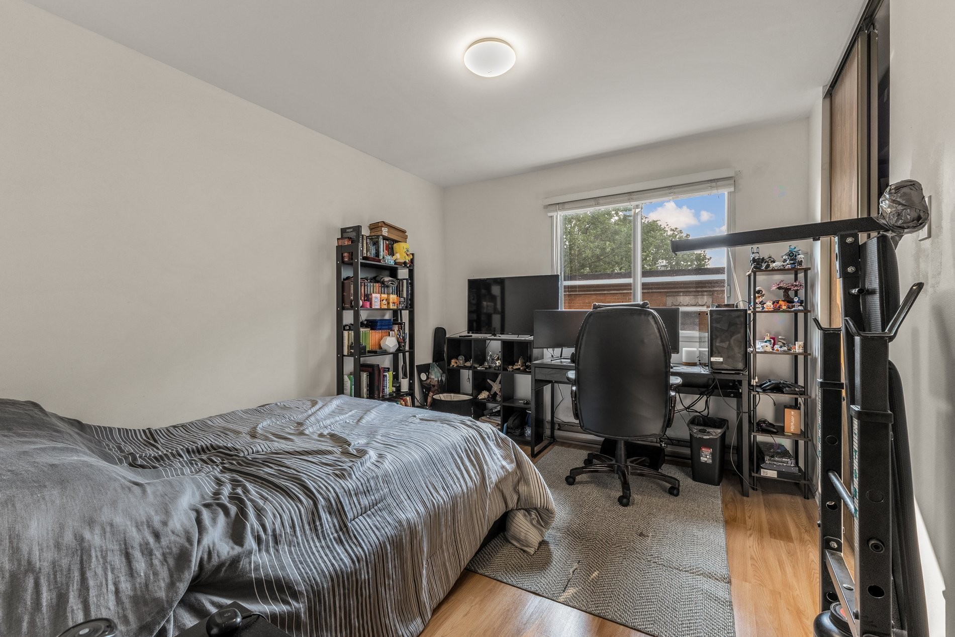 









10350


Av. Charton

,
Montréal (Ahuntsic-Cartierville),




QC
H2B2E1

