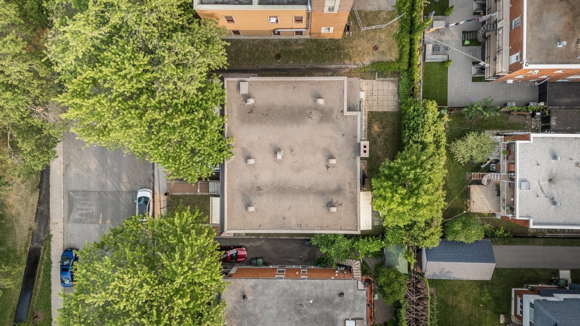 









10350


Av. Charton

,
Montréal (Ahuntsic-Cartierville),




QC
H2B2E1

