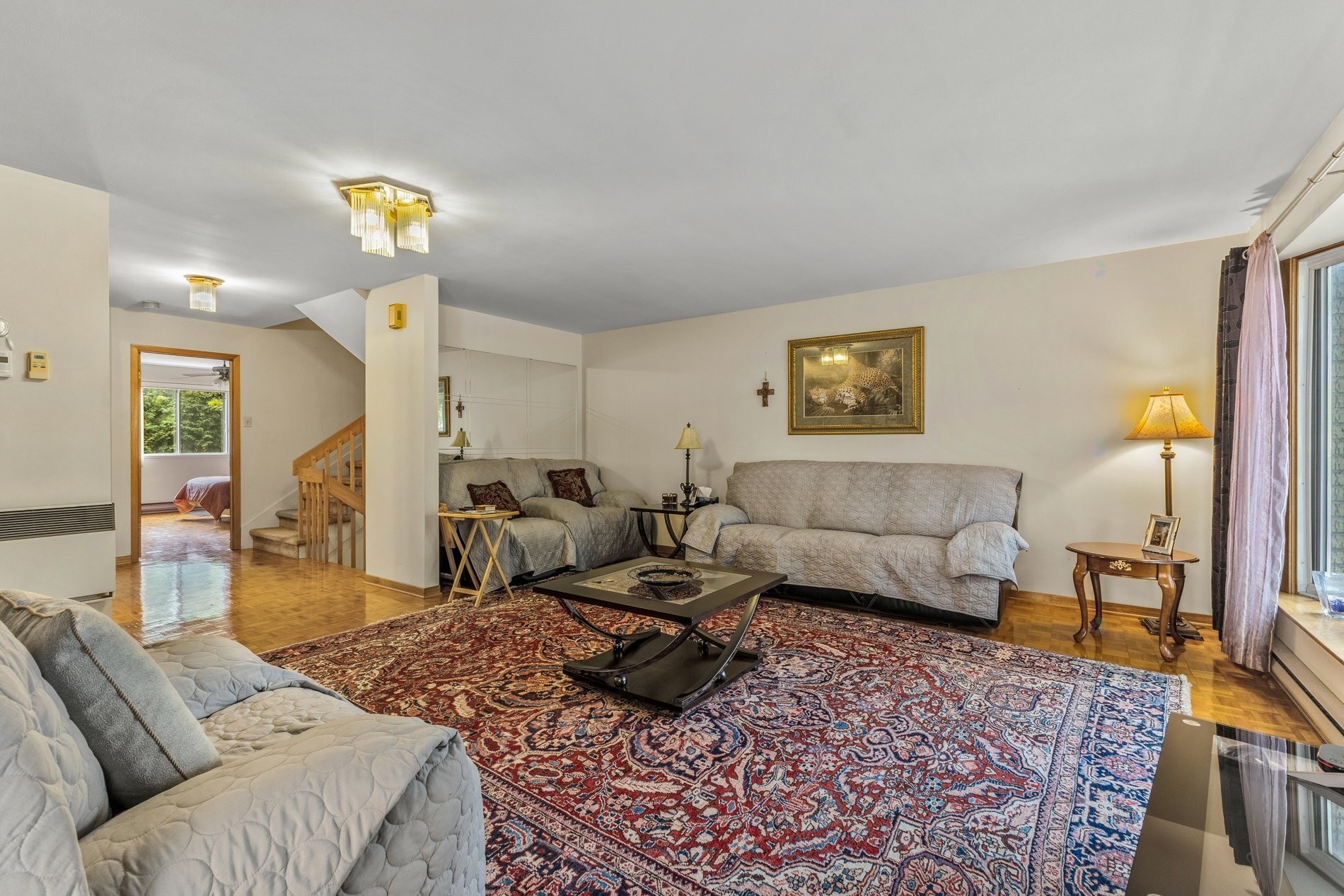 









10350


Av. Charton

,
Montréal (Ahuntsic-Cartierville),




QC
H2B2E1

