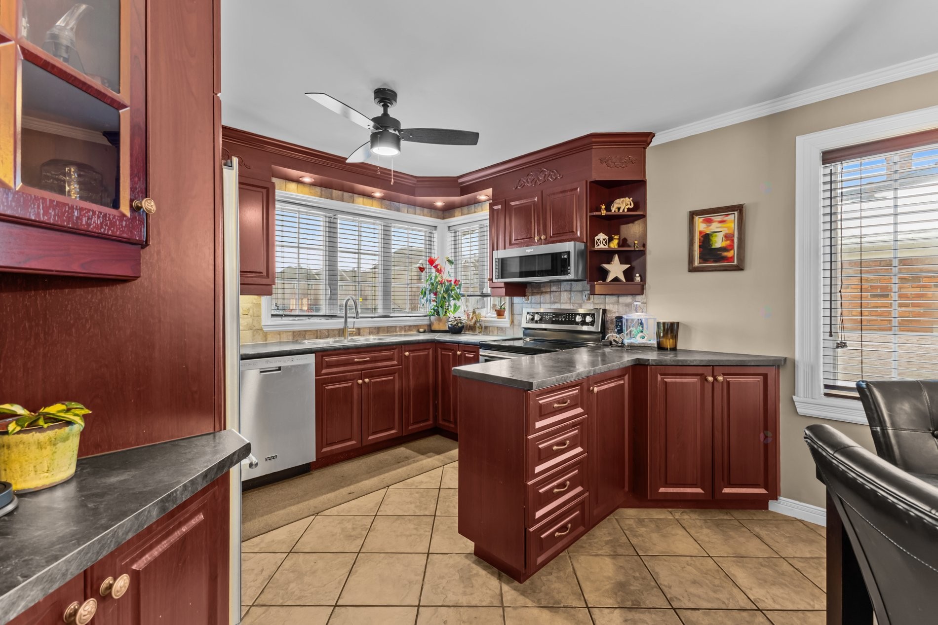 









358


Rue Frontenac

,
Saint-Jean-sur-Richelieu,




QC
J3B3A1

