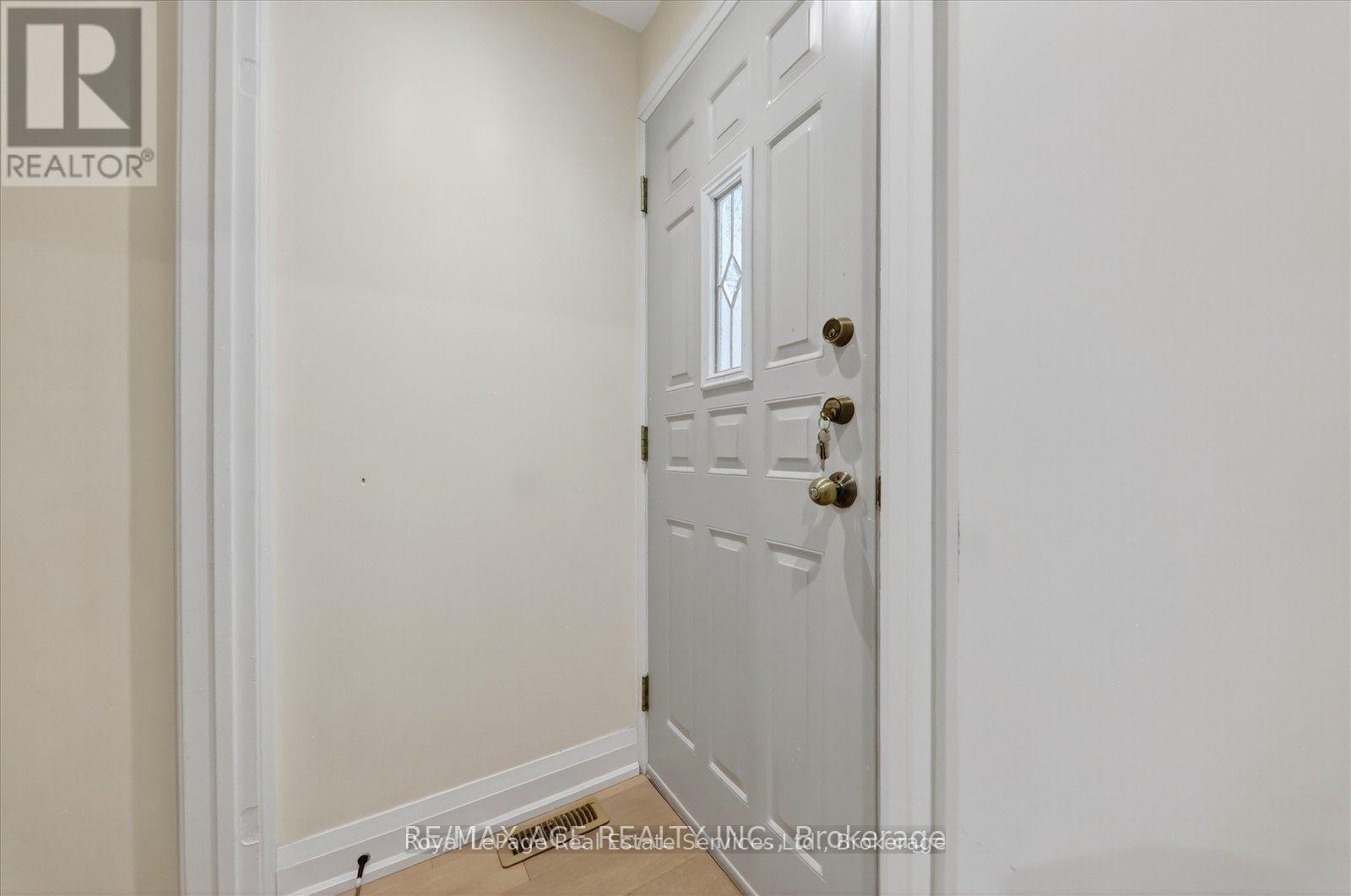 












100 BRIMWOOD DRIVE

,
Toronto (Agincourt North),




Ontario
M1V1C2

