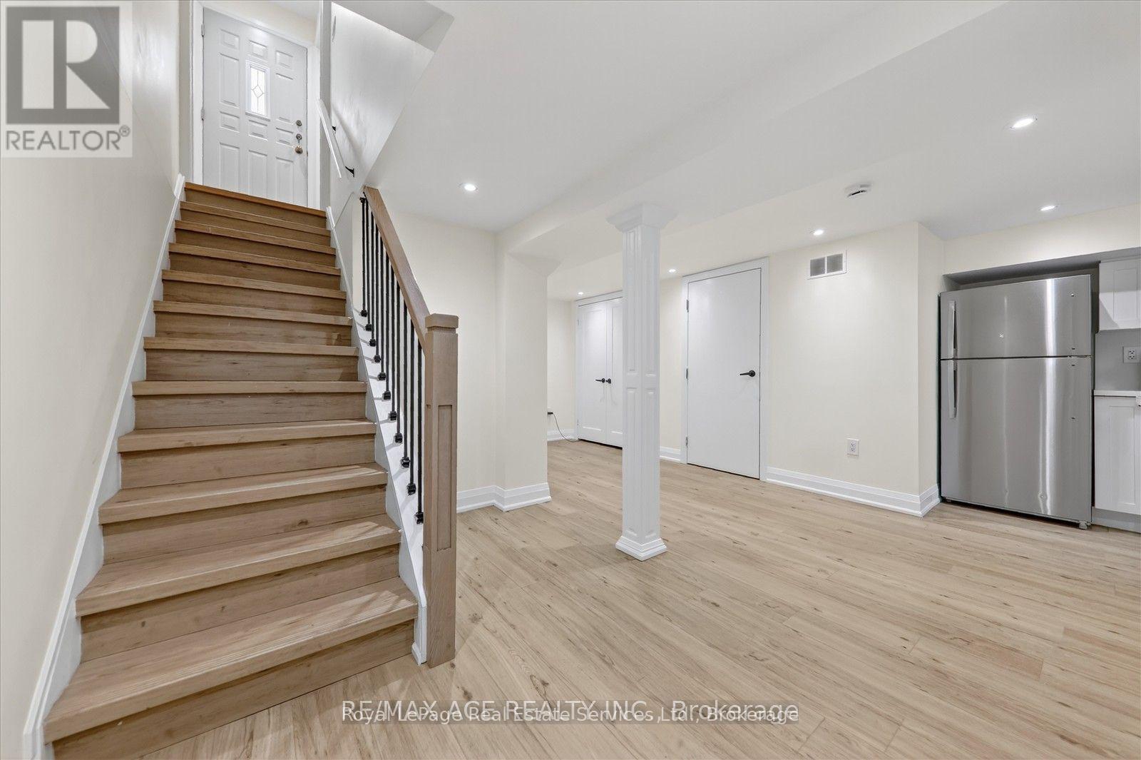 












100 BRIMWOOD DRIVE

,
Toronto (Agincourt North),




Ontario
M1V1C2

