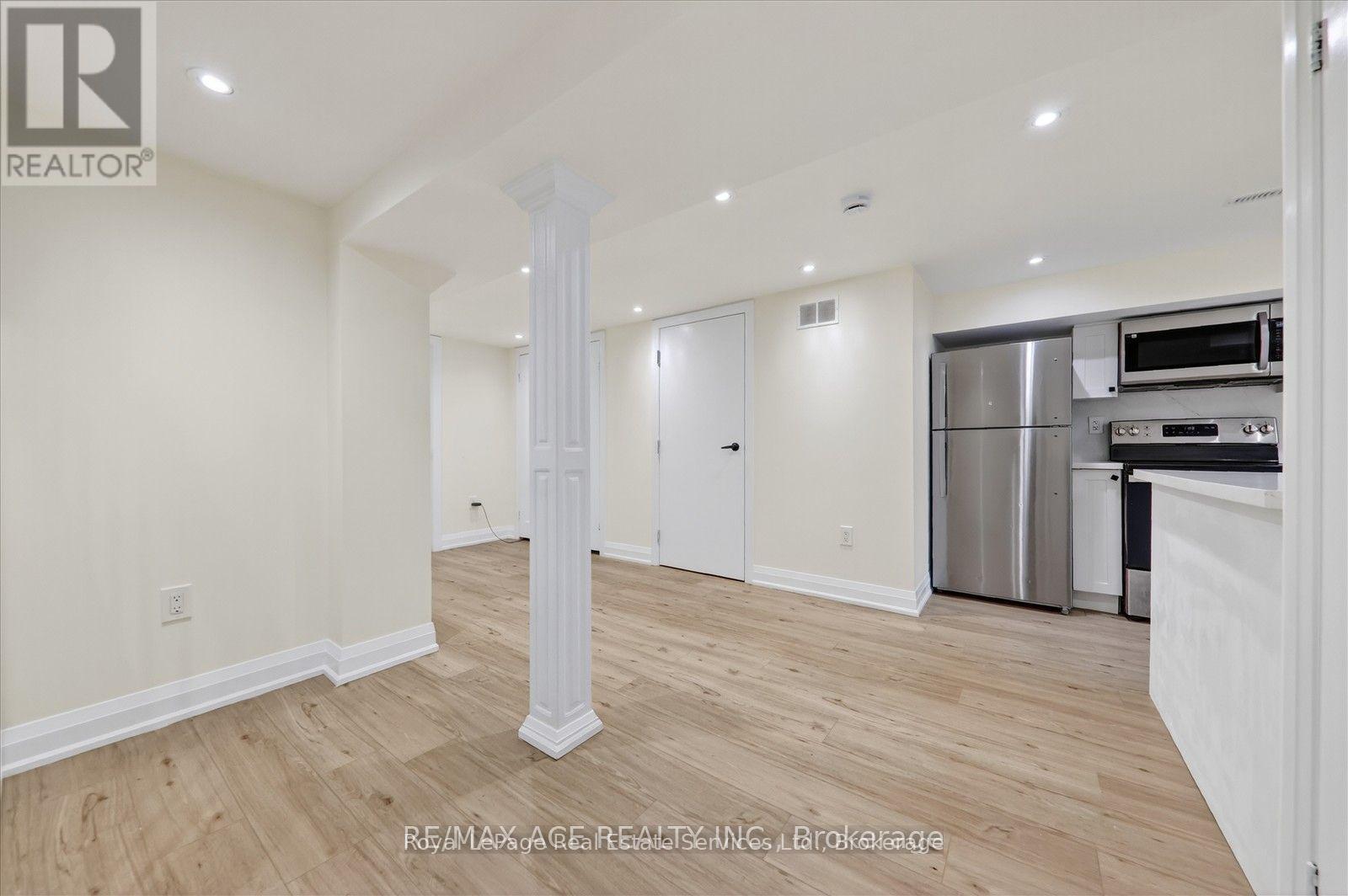 












100 BRIMWOOD DRIVE

,
Toronto (Agincourt North),




Ontario
M1V1C2

