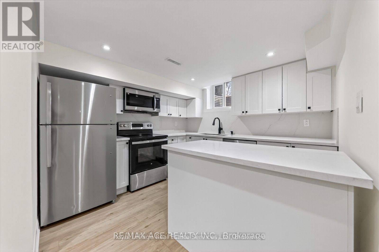 












100 BRIMWOOD DRIVE

,
Toronto (Agincourt North),




Ontario
M1V1C2

