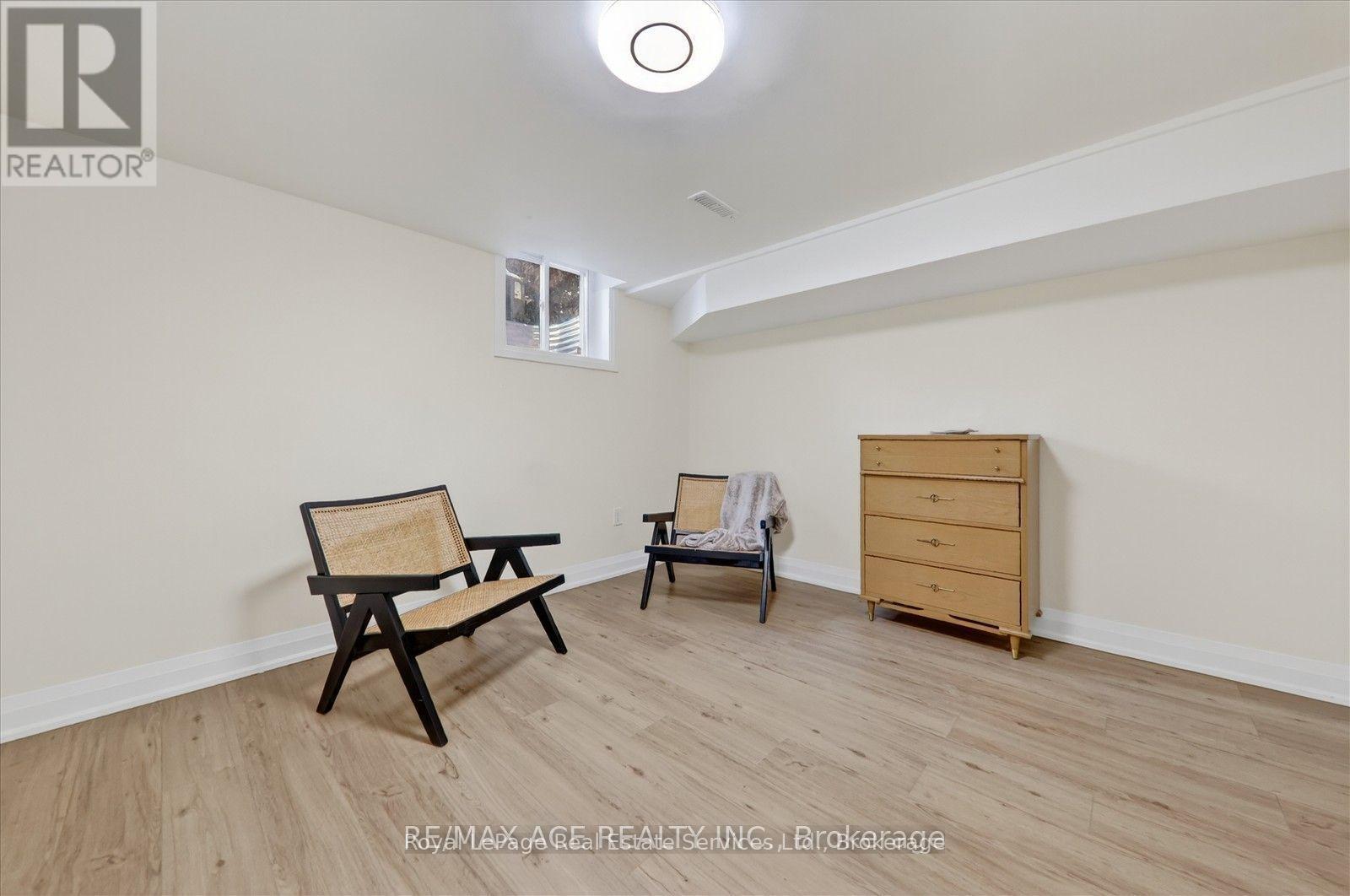 












100 BRIMWOOD DRIVE

,
Toronto (Agincourt North),




Ontario
M1V1C2

