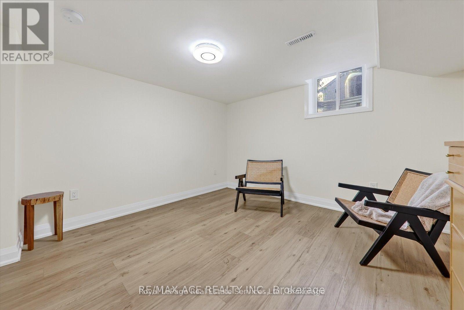 












100 BRIMWOOD DRIVE

,
Toronto (Agincourt North),




Ontario
M1V1C2

