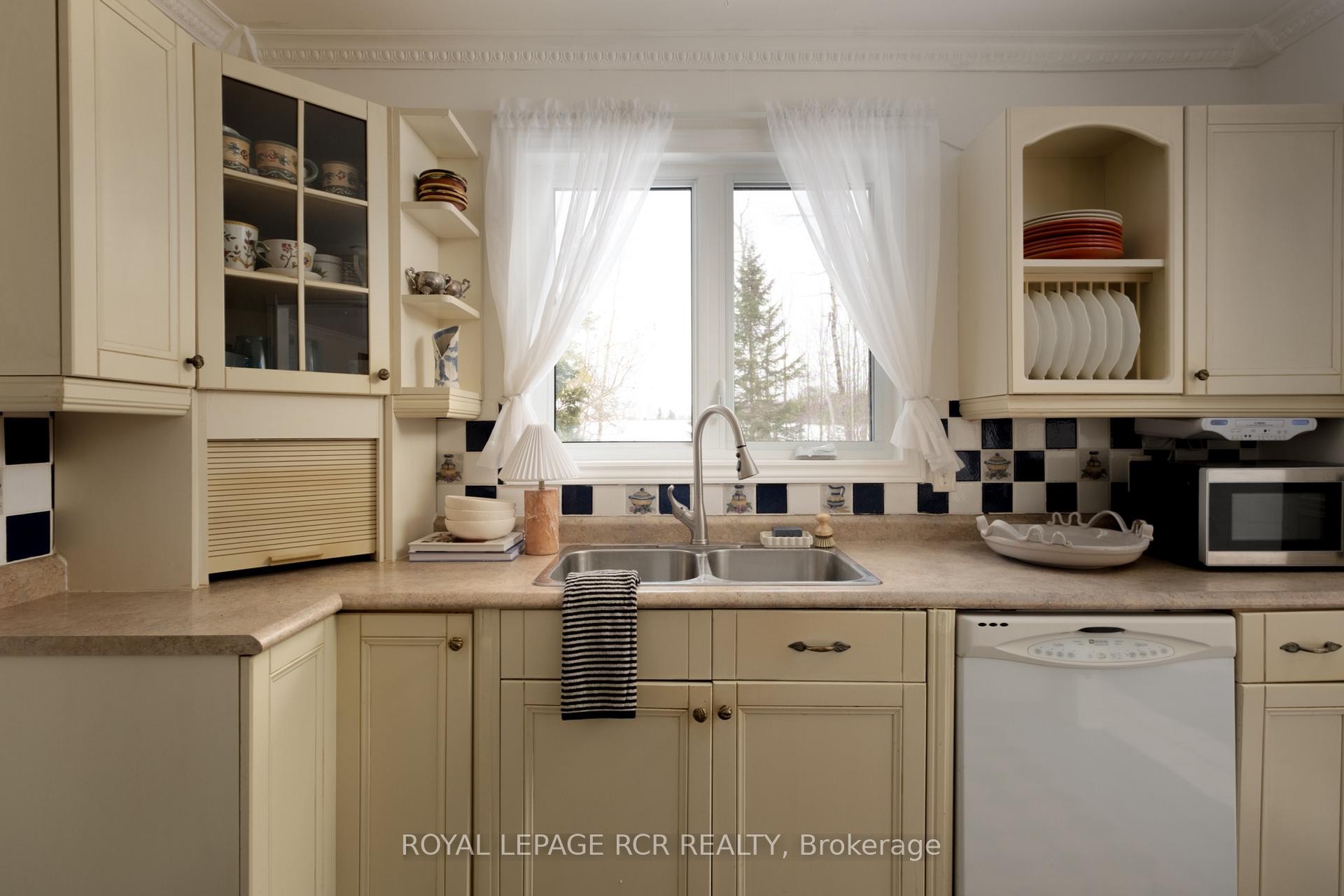 









6024


Fourth

Line,
Erin,




ON
L0N 1N0

